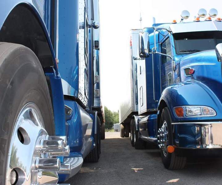 Our LTL services provide a cost‑efficient solution for smaller shipments. Freight is consolidated and tracked in real time for reliable delivery.